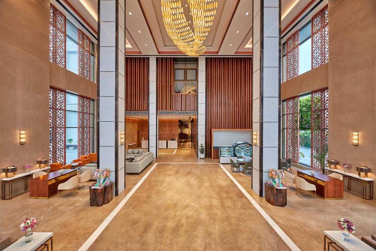 Doubletree By Hilton Varanasi Exterior foto